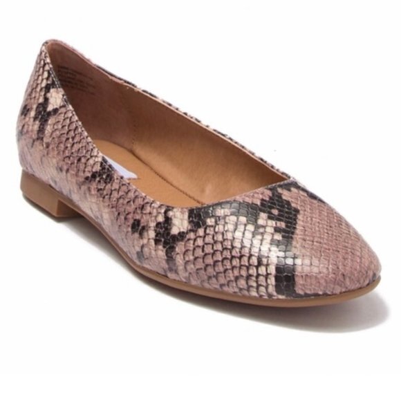 Steve Madden Shoes - NEW Steve Madden Danni Flat Snake‎ Print 8.5M